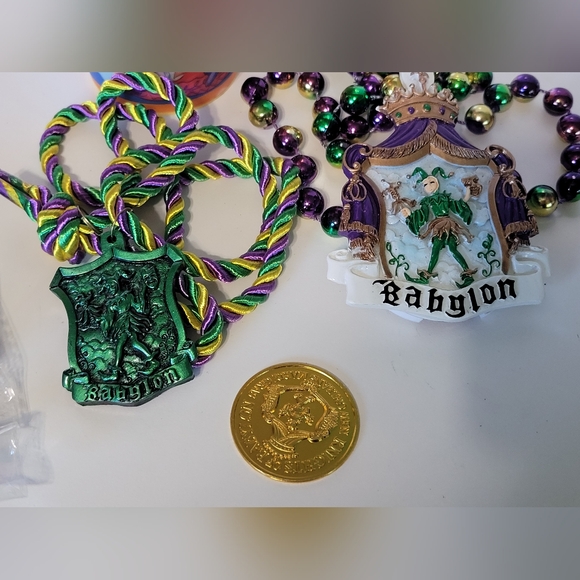 2024 Krewe of Knights of Babylon Mardi Gras Lot of 5 Throws - Picture 4 of 4